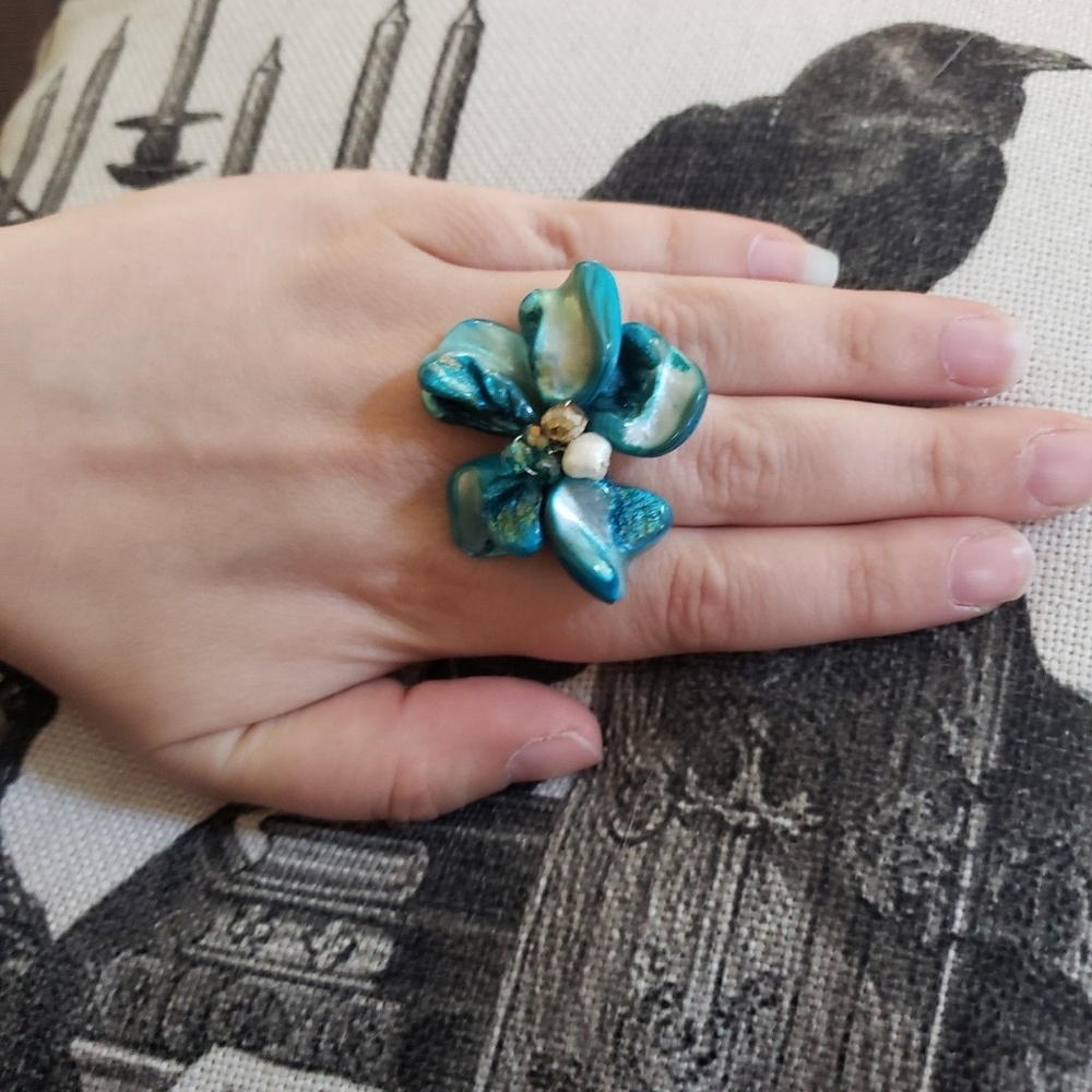 Flower ring - Picture 2 of 3